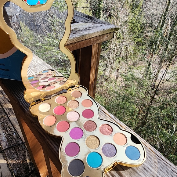 New Moschino X Sephora Eyeshadow Palette Limited Edition NIB - Picture 6 of 6